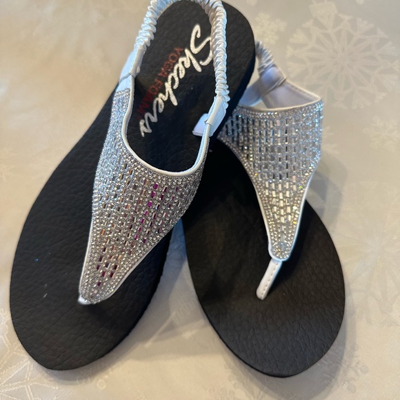 Skechers Meditation Yoga Foam Sandals 9 - Picture 1 of 4